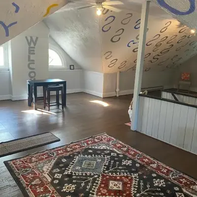 Awesome Attic studio3B private room /shared apt