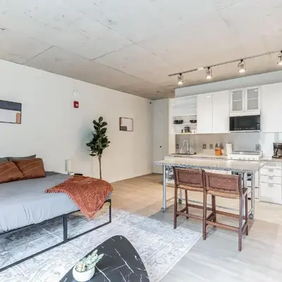 Downtown Chic New Studio Oasis Close to it All