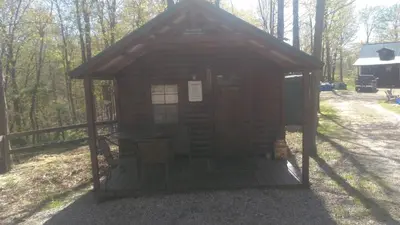 a small wooden cabin in the middle of the woods at Two Creeks Camp in Athens