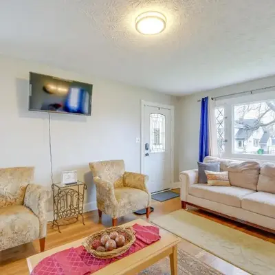 Inviting Vacation Home 2 Mi to Mill Creek Falls!