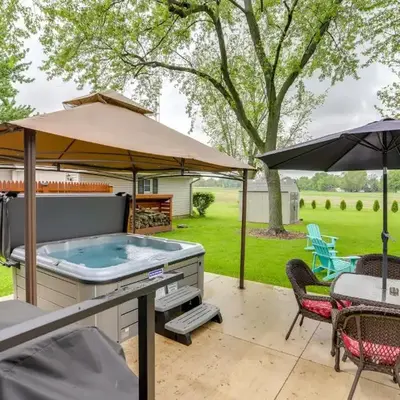 Port Clinton Home Hot Tub