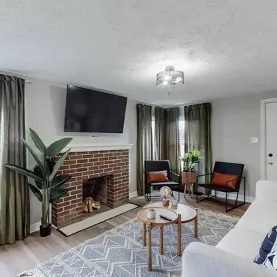 Touchdown Bungalow-Charming HOF Village Home