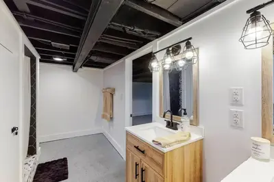 a bathroom with a sink and a mirror at Home Champions-HOF Village Comfort in Canton