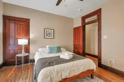 a bedroom with a bed and a lamp in it at 4 Bed Duplex near Goodale Park in Columbus