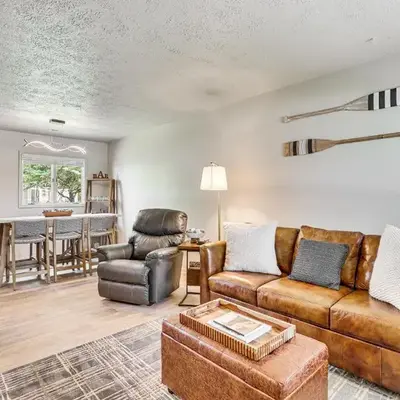 Cozy Meyers Lake Townhome Near Hall of Fame!