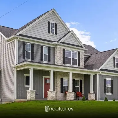 Home for 21 Near Ark - Ensuite Bathrooms - with Pool!