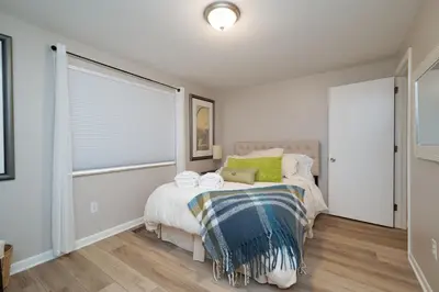 a bedroom with a bed and a window at Heart Day Deal Holiday Retreat Prime Location in Kettering