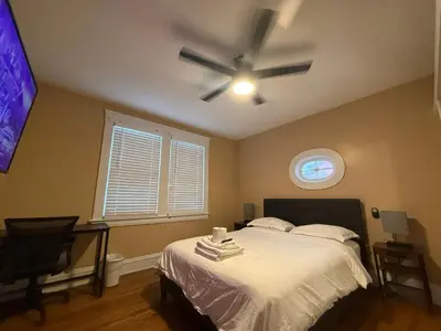 a bedroom with a bed and a ceiling fan at Stay with Jay - Segunda Room in Cleveland