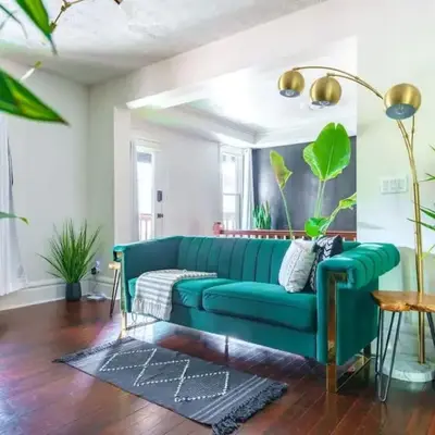 Jungle House Columbus Short North Downtown Free Parking - Steps to Convention Center & Nationwide Arena - 2BR Luxury Home - Sleeps 8 - Over 5