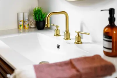 a kitchen sink with a faucet and a sink at Jungle House Luxury Homes - Columbus Downtown Short North - Walk to Convention Center & Nationwide Arena - Sleeps up to 8 - Free Parking - Over 5,800 Five Stars in Columbus