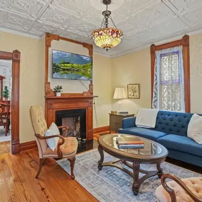 Charming Victorian Home - 2 minutes to downtown