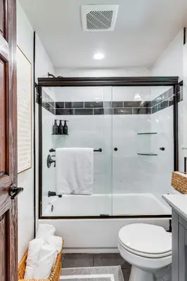 a bathroom with a shower and a toilet at Luxury Midterm Rental for Families, Medical and Corporate Professionals Cincy in Cincinnati