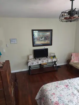 a living room with a tv and a bed at 5BR Home - Pets Allowed by ARK Experience in Williamstown