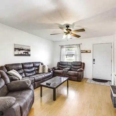 Quiet Dry Ridge Home with Yard - Near Ark Encounter!