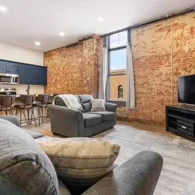 Clay St Suite