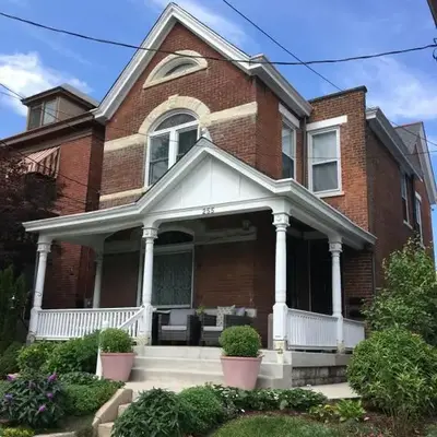 Historic Upstairs Apartment