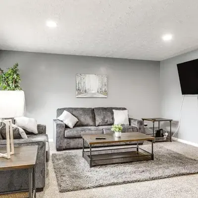 4 Mi to MetroParks Ice Rink Pet-Friendly Getaway