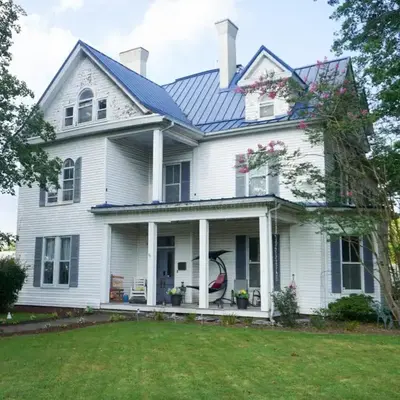 Main Oak Manor