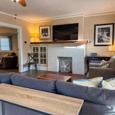 Spacious 3 Bedroom Sleeps 12 with 7 Beds plus Parking