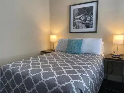 a bedroom with a large bed with two lamps at Sleeps 16 with 11 Beds 6 Bedrooms plus WIFI in Dayton
