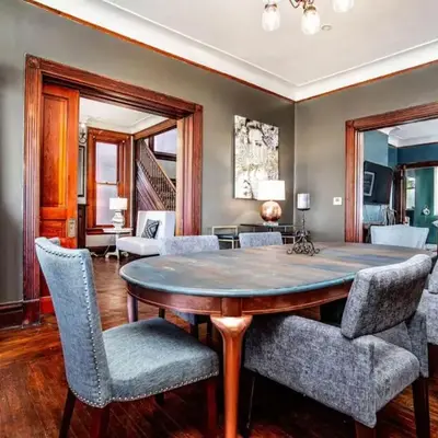 Downtown Mansion with 7 Bedrooms 2.5 Baths Sleeps 20