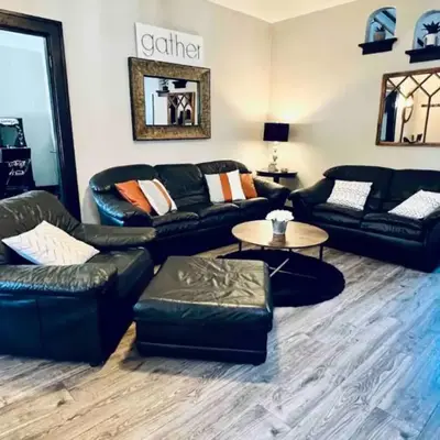 Downtown Home 10 Beds Sleeps 14 w Parking