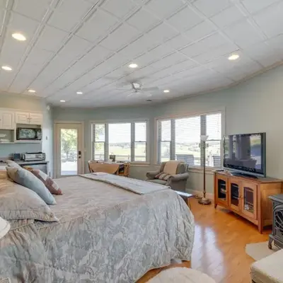 4 Mi to German Village Studio with Hot Tub!