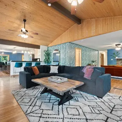 Cozy retreat on private estate with Hot Tub