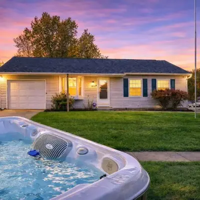 Private Ranch - Entire Home - 3 Bed Room - Hot Tub - King Bed - Fenced Yard - Pets & Kids Welcome - Game Shed - Free WiFi