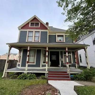 Eighty Three-Historic Downtown