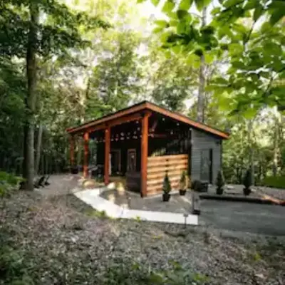 The Hillside Retreat - Cozy container home with Hot tub and Fire pit
