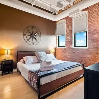 Lakefront Loft - Walk 2 First Energy x Progressive