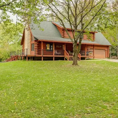 On-Site Lake and Gazebo Cabin in Yellow Springs!