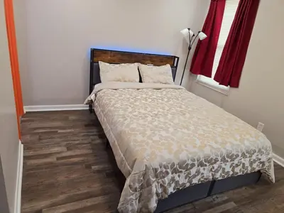 a bedroom with a bed in a room at Cozy 1BR in Pleasant Ridge in Cincinnati