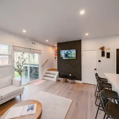 Hot Tub Amazing Location! Modern Ohio City Luxury 2 King Beds