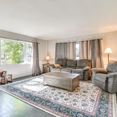 Large Yard and Fire Pit Pet-Friendly Ravenna Home!