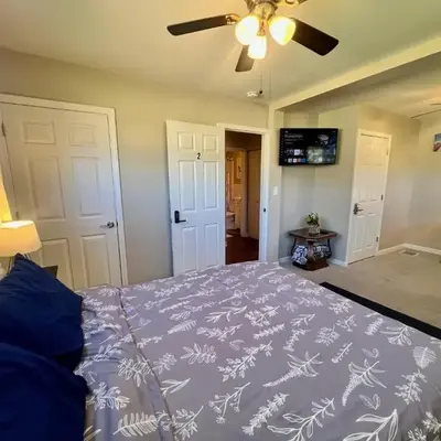 Sunny Stay Bright and Cozy Suite 2