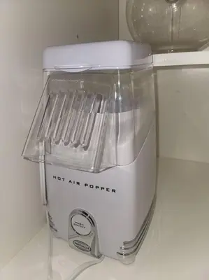 a food processor sitting on top of a counter at Joyful Bright1-BR , Fenced Pet Friendly Yard With Garage in Dayton