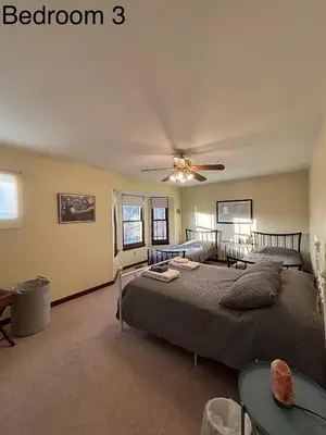 a bedroom with two beds and a ceiling fan at Bluegrass Resort - Nature rich escape, Between the Creation & ARK, Fully equipped kitchen, Pet friendly, Fire pit in Union