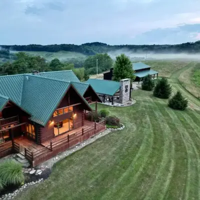 Stunning Cedar Log Home with Panoramic Views - Hot Tub - Game Bar & Theatre Rooms