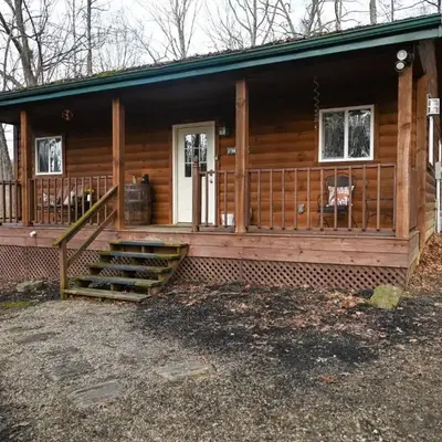 A Beary Cozy Cabin in Hocking Hills