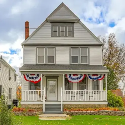 Walk to Beach Home with Pool in Vermilion