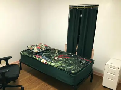 a bed in a room with a green curtain at Tropical Deco in Toledo in Toledo
