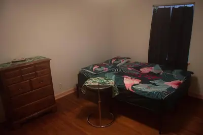 a small bedroom with a bed and a dresser at Tropical Deco in Toledo in Toledo