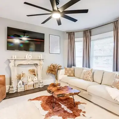 Upscale Home near Downtown Cle