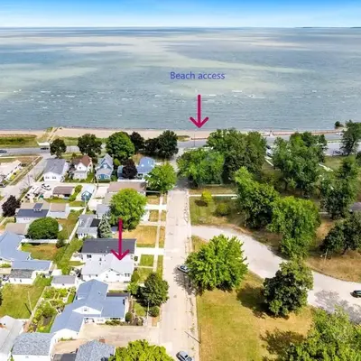 Lake Erie Beach Hutch