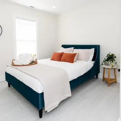 Family Duplex Suite in Downtown Sandusky Sleeps 12!