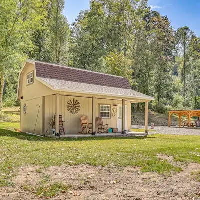On 40 Acres Charming Cabin in Zanesville!