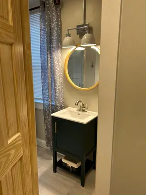 a bathroom with a sink and a mirror at Davenport House in Springfield in Springfield