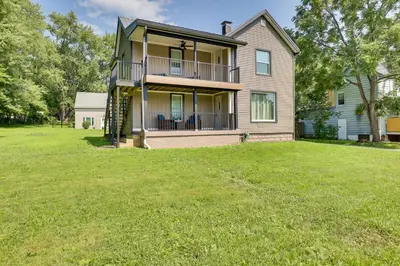 a house with a lawn in front of it at 3 Mi to Downtown Youngstown Updated Apartment in Youngstown